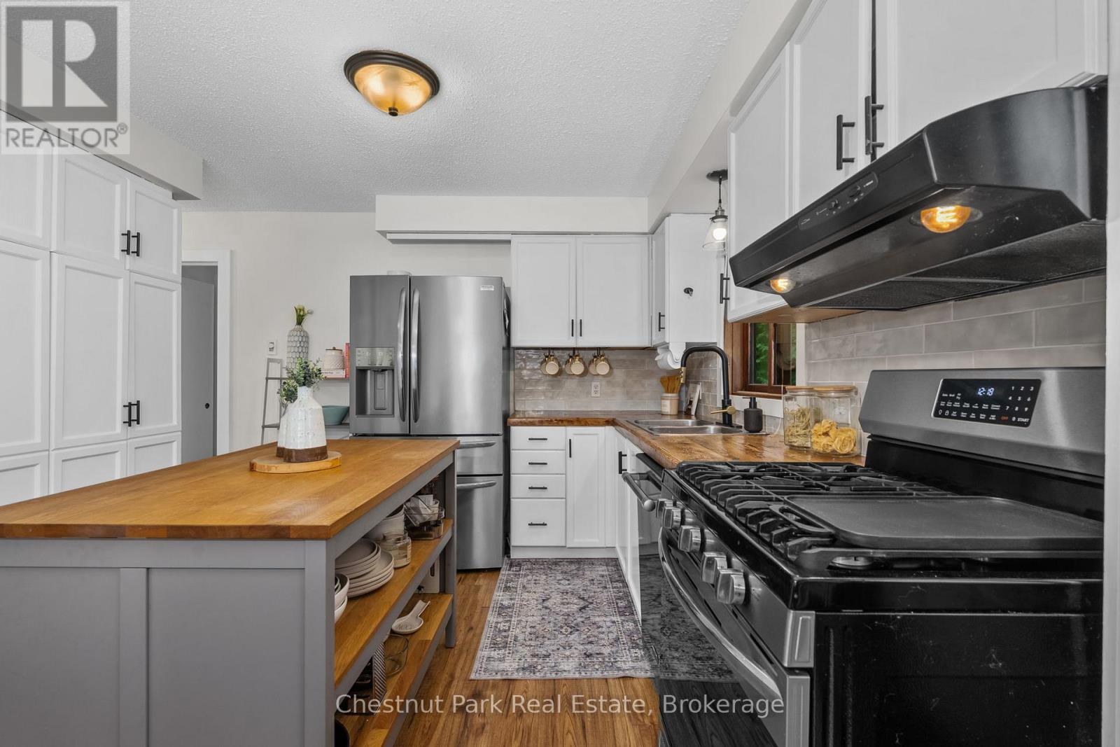 73 Hanes Road, Huntsville, Ontario  P1H 1M3 - Photo 9 - X12480292