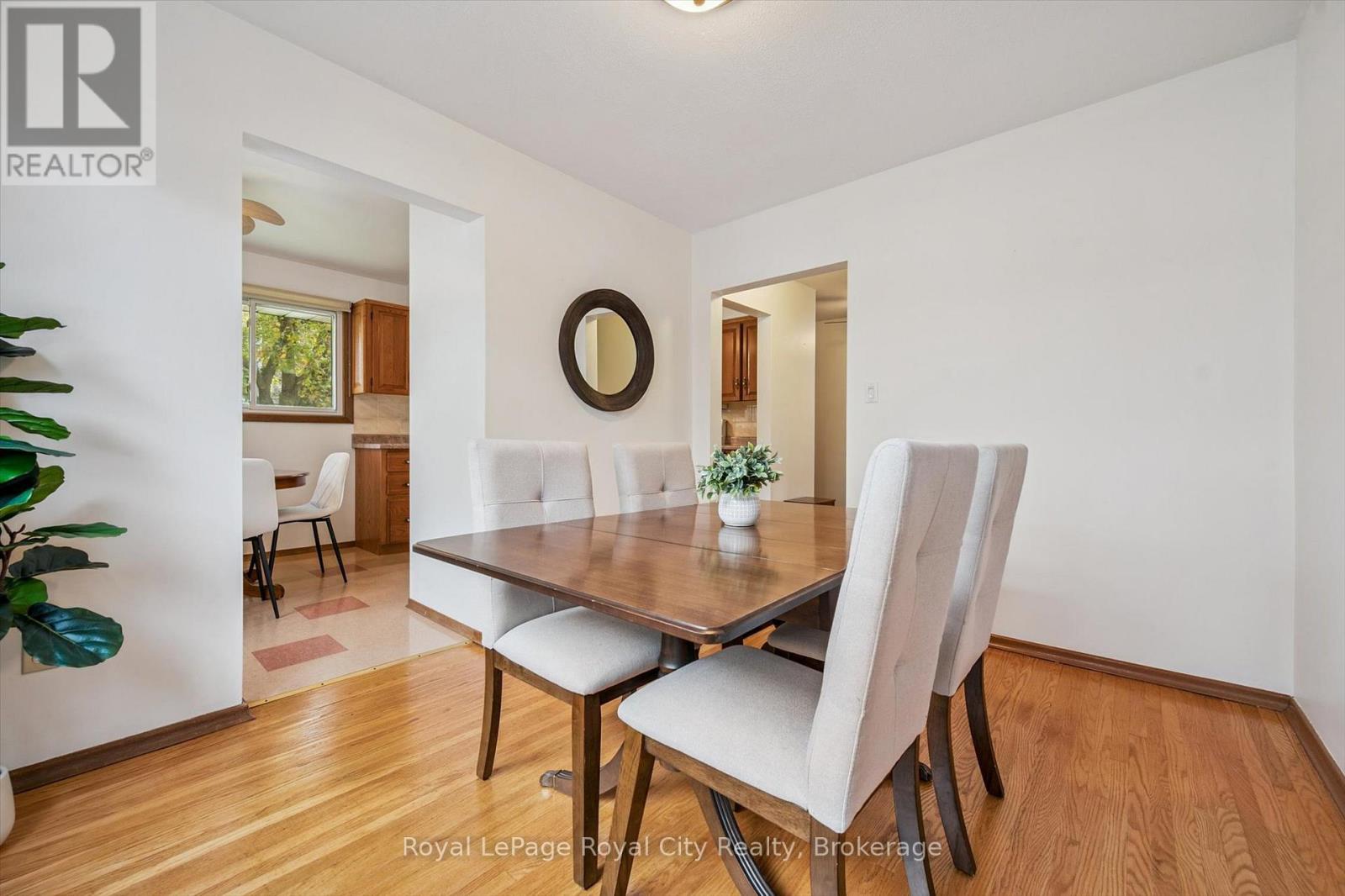 27 Cedar Street, Guelph, Ontario  N1G 1B9 - Photo 18 - X12480313