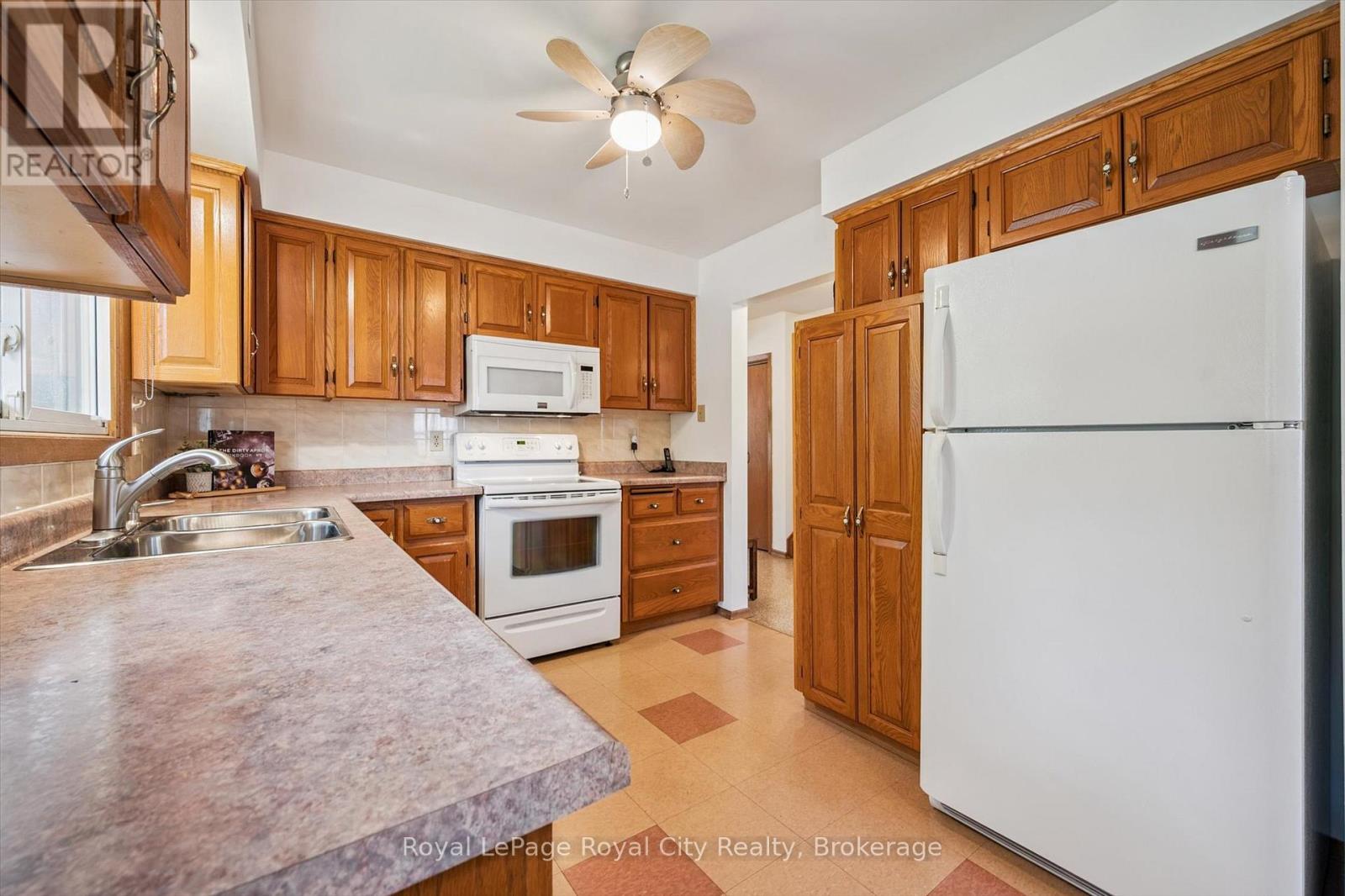 27 Cedar Street, Guelph, Ontario  N1G 1B9 - Photo 21 - X12480313