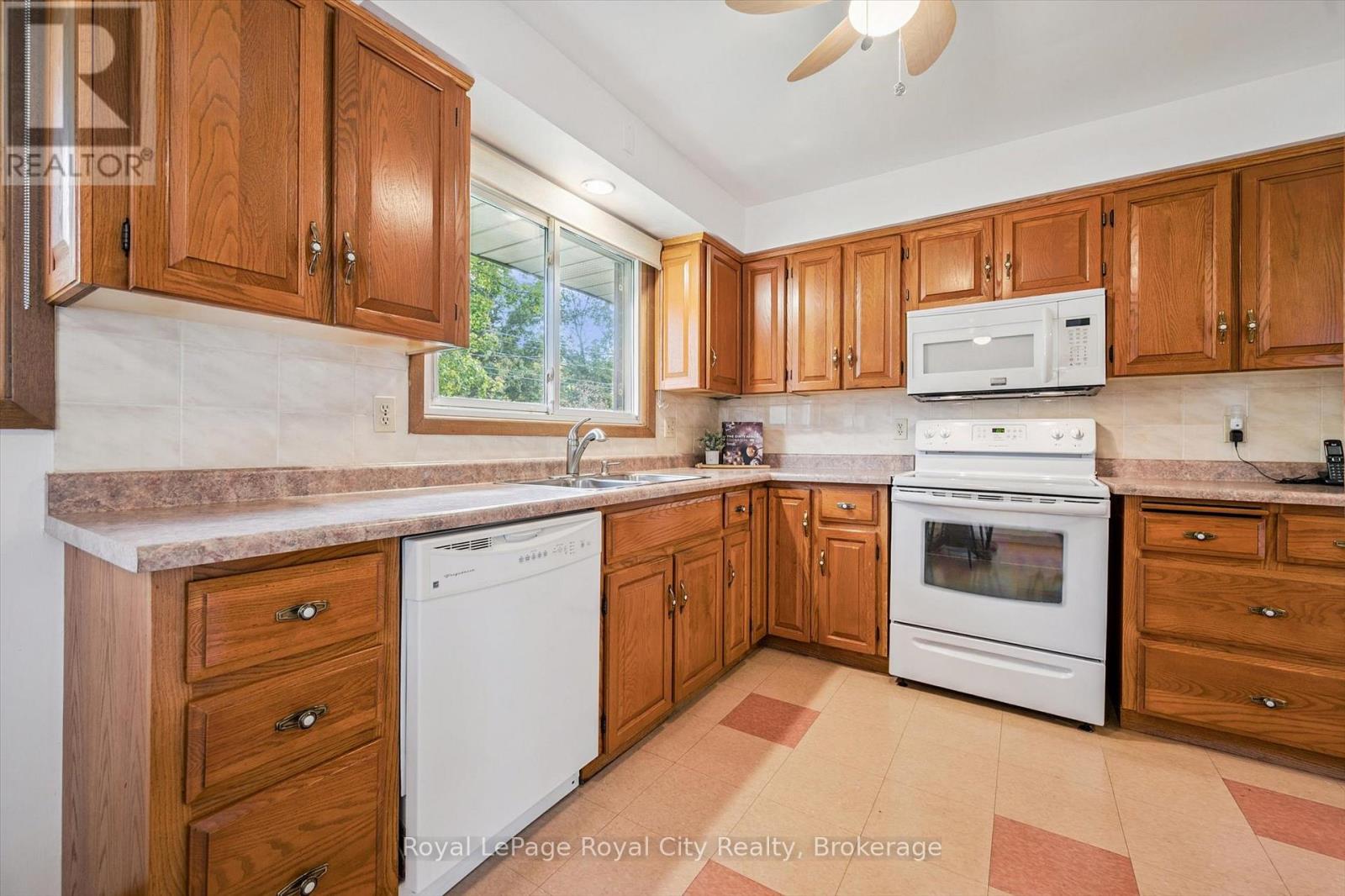 27 Cedar Street, Guelph, Ontario  N1G 1B9 - Photo 22 - X12480313