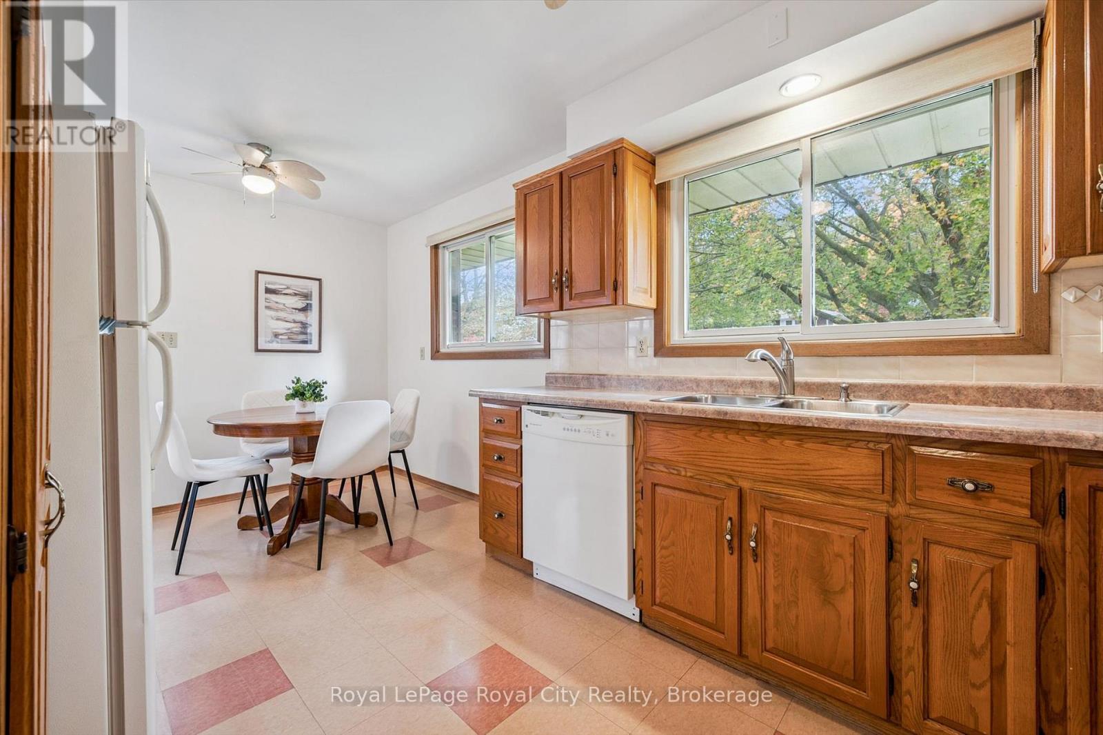 27 Cedar Street, Guelph, Ontario  N1G 1B9 - Photo 23 - X12480313