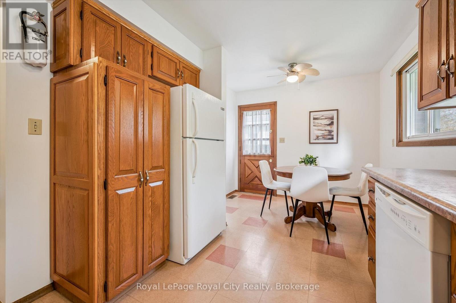 27 Cedar Street, Guelph, Ontario  N1G 1B9 - Photo 24 - X12480313