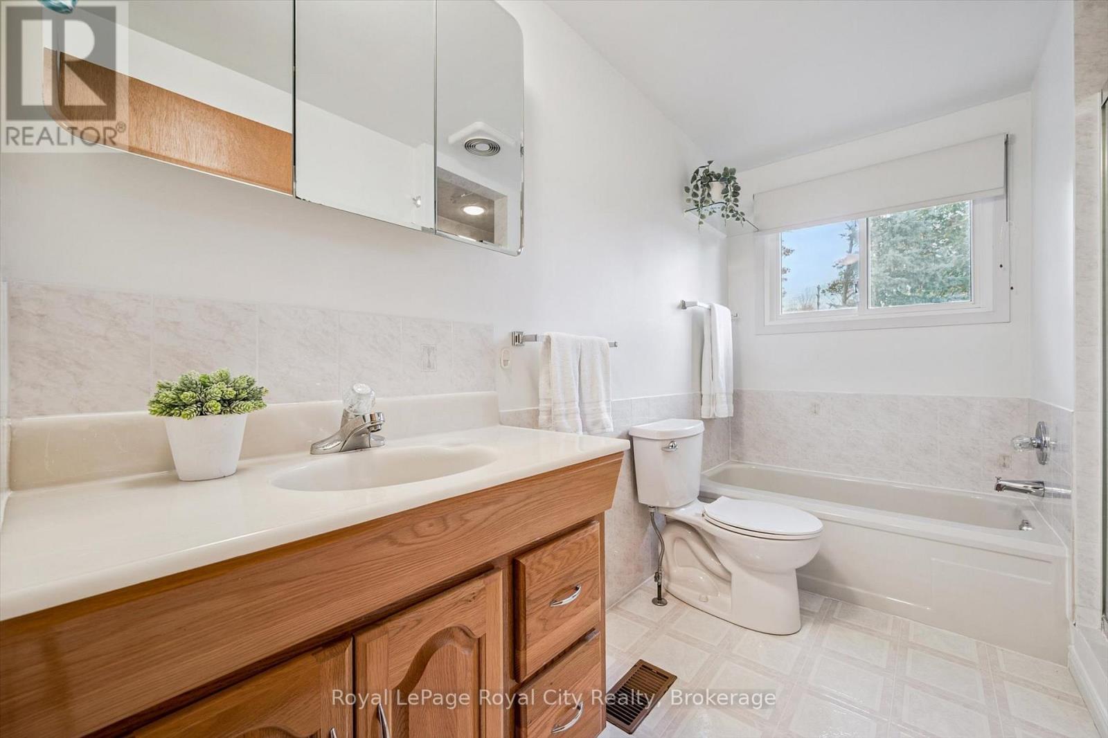 27 Cedar Street, Guelph, Ontario  N1G 1B9 - Photo 29 - X12480313
