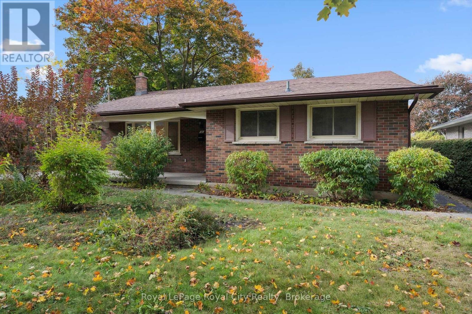 27 Cedar Street, Guelph, Ontario  N1G 1B9 - Photo 5 - X12480313