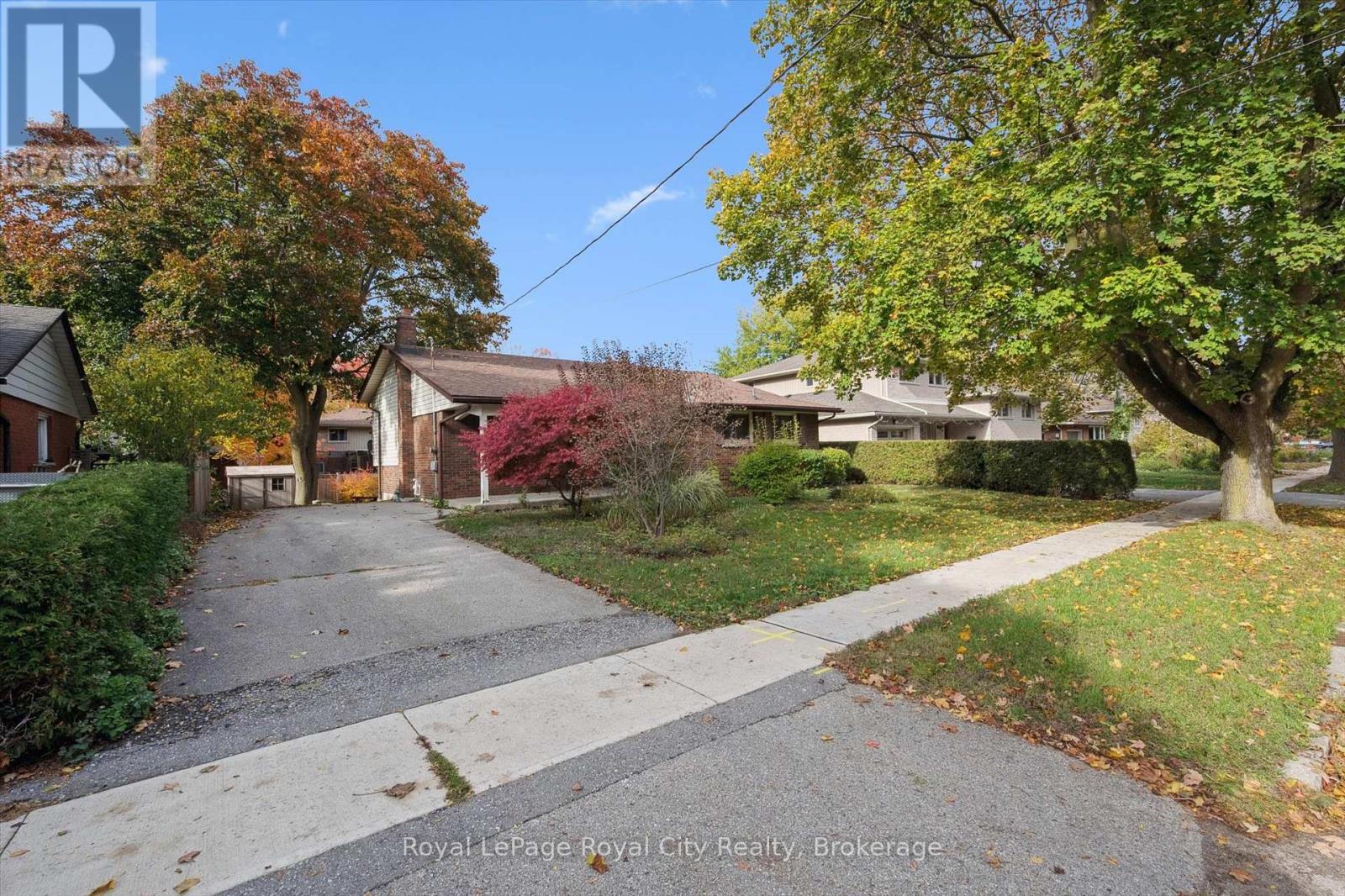 27 Cedar Street, Guelph, Ontario  N1G 1B9 - Photo 7 - X12480313