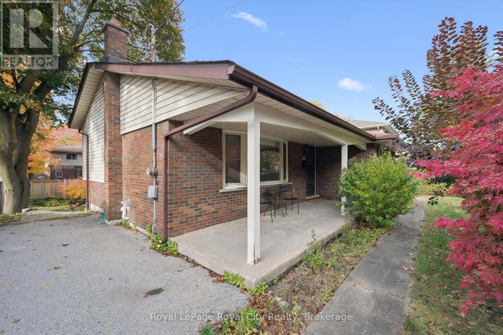 27 Cedar Street, Guelph, Ontario  N1G 1B9 - Photo 8 - X12480313