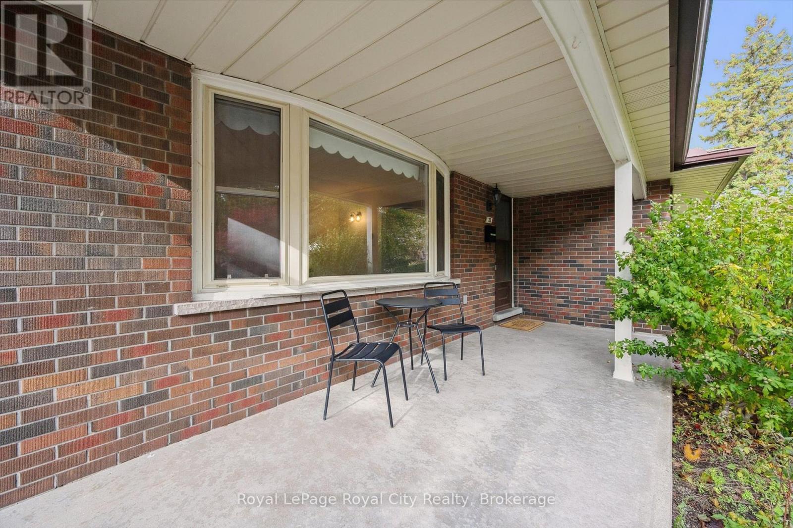 27 Cedar Street, Guelph, Ontario  N1G 1B9 - Photo 9 - X12480313