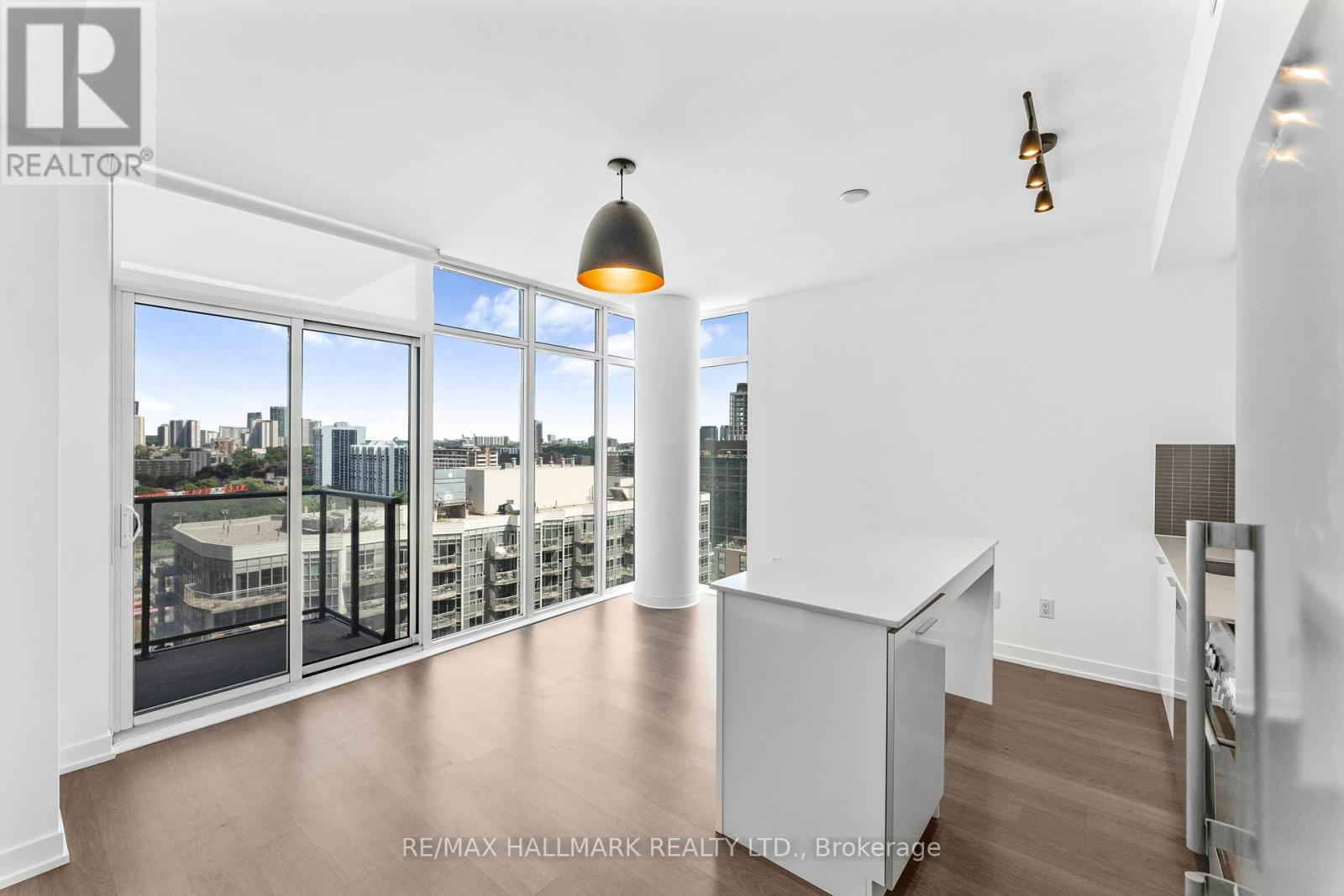 1704 - 105 George Street, Toronto, Ontario  M5A 0L4 - Photo 3 - C12480223