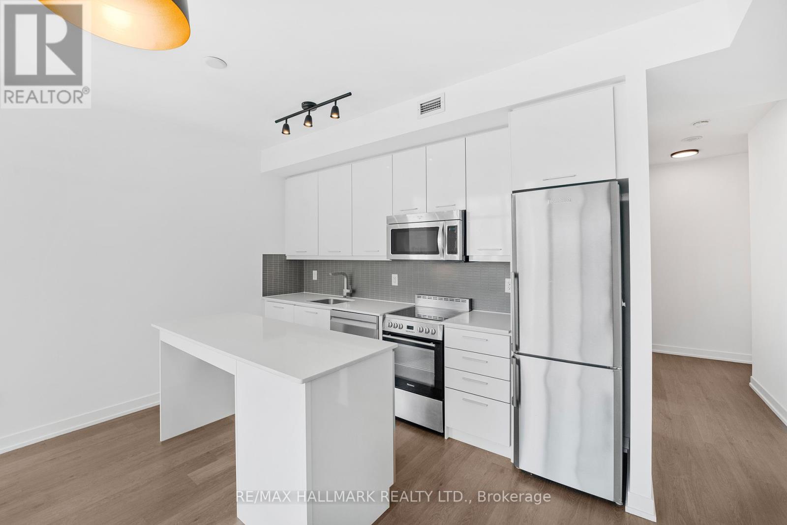 1704 - 105 George Street, Toronto, Ontario  M5A 0L4 - Photo 4 - C12480223