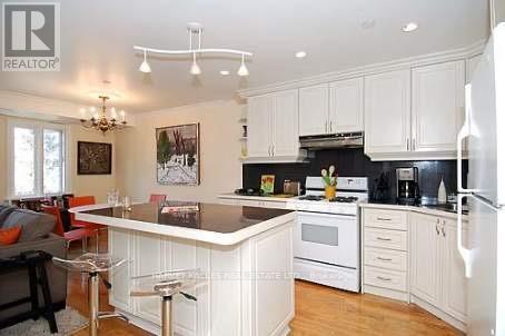 148 Borden Street, Toronto (University), Ontario  M5S 2N3 - Photo 4 - C12480243
