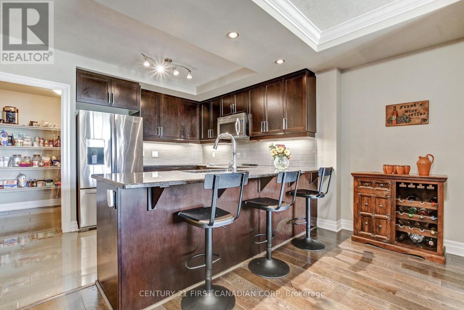 512 - 240 Villagewalk Boulevard, London North (North R), Ontario  N6G 0P6 - Photo 11 - X12480298