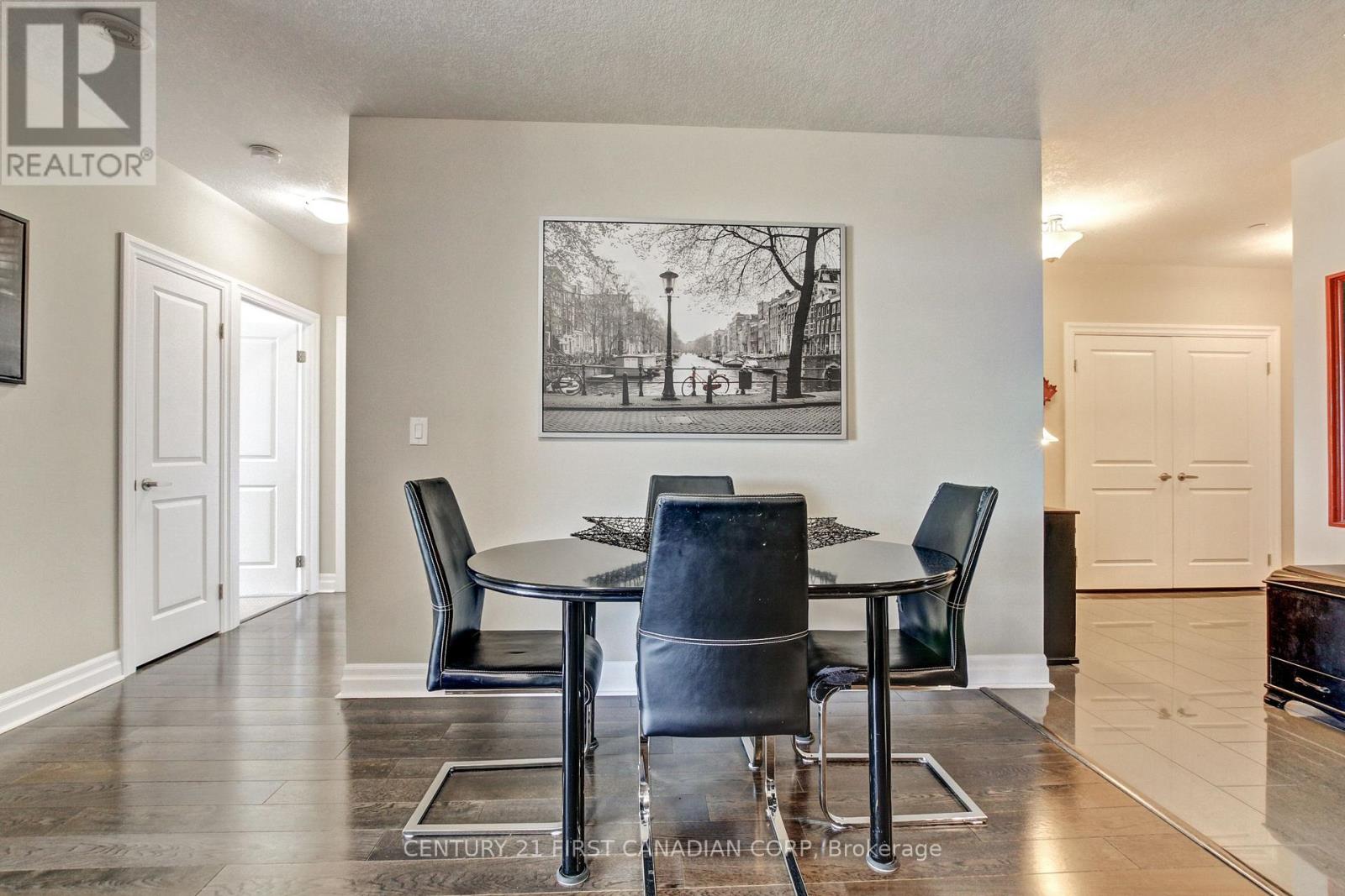 512 - 240 Villagewalk Boulevard, London North (North R), Ontario  N6G 0P6 - Photo 12 - X12480298