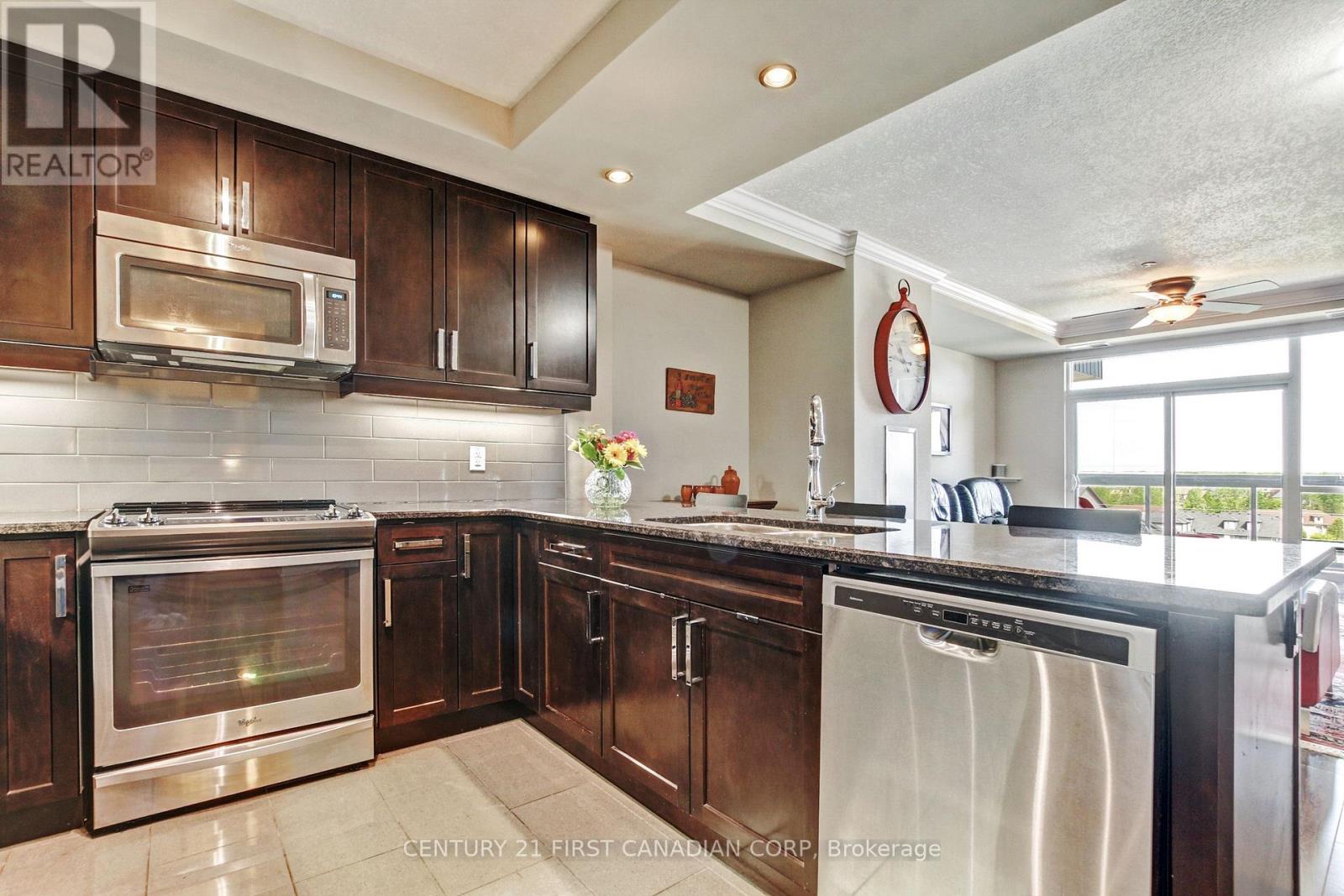 512 - 240 Villagewalk Boulevard, London North (North R), Ontario  N6G 0P6 - Photo 9 - X12480298