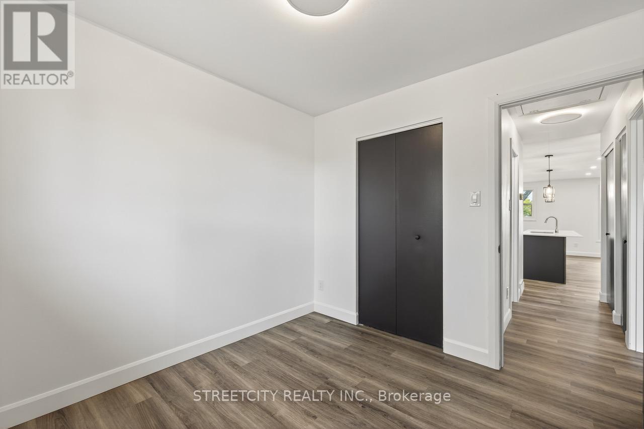 1128 Overlea Crescent, Sarnia, Ontario  N7S 4E4 - Photo 13 - X12480411