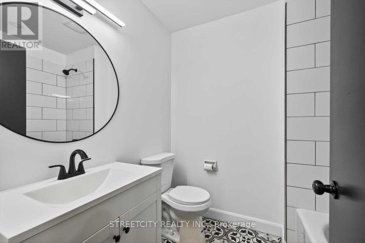 1128 Overlea Crescent, Sarnia, Ontario  N7S 4E4 - Photo 14 - X12480411