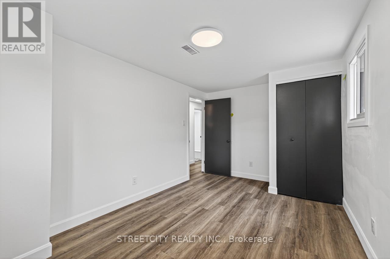 1128 Overlea Crescent, Sarnia, Ontario  N7S 4E4 - Photo 21 - X12480411