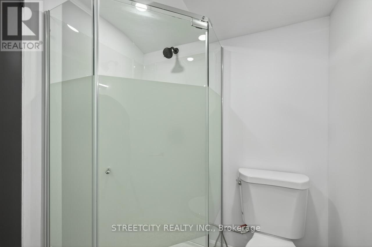 1128 Overlea Crescent, Sarnia, Ontario  N7S 4E4 - Photo 25 - X12480411
