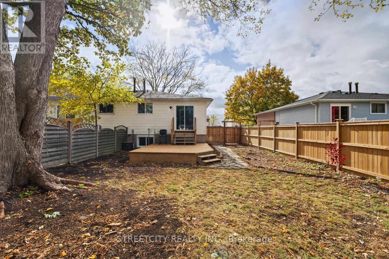 1128 Overlea Crescent, Sarnia, Ontario  N7S 4E4 - Photo 28 - X12480411