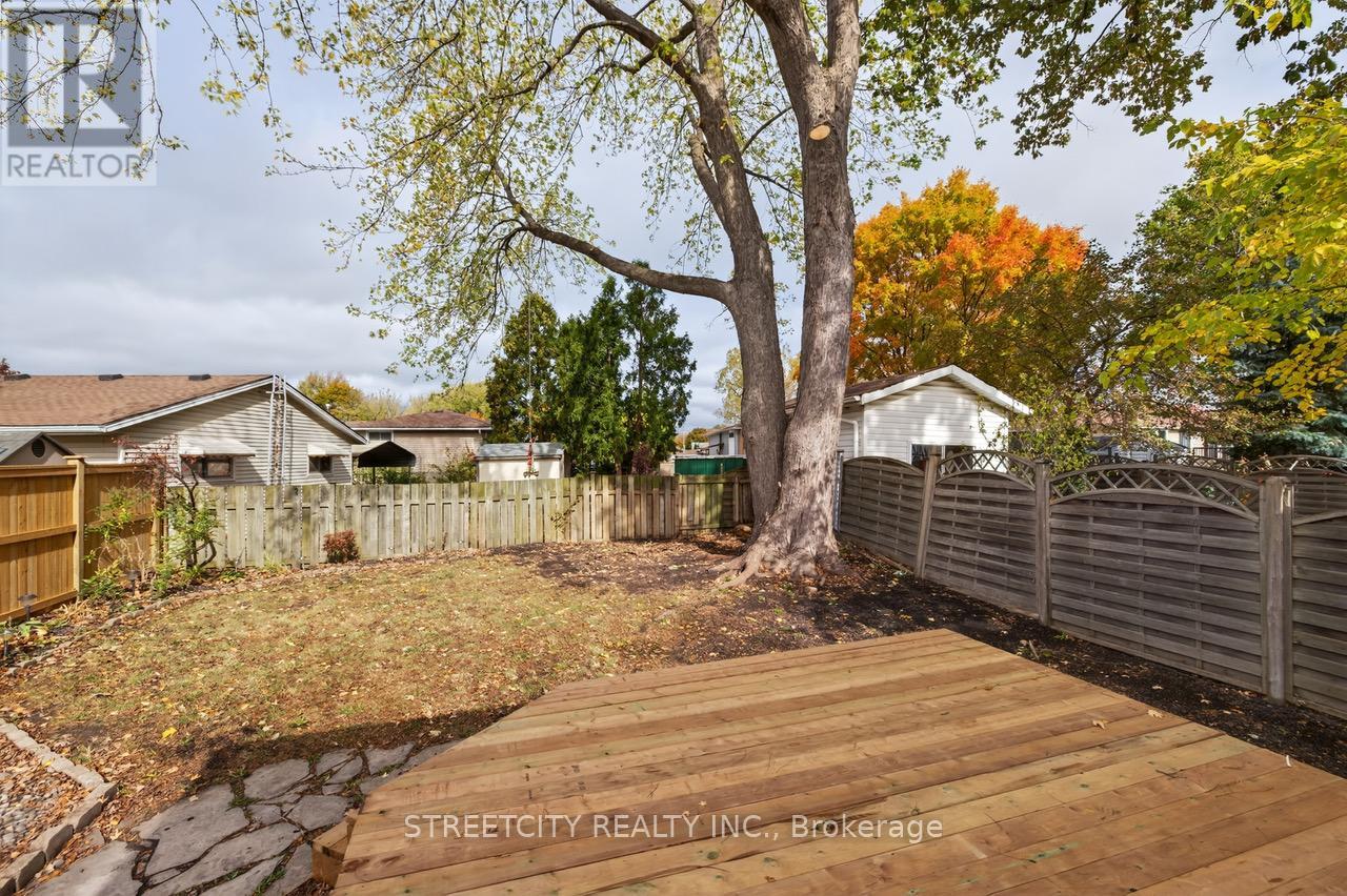 1128 Overlea Crescent, Sarnia, Ontario  N7S 4E4 - Photo 30 - X12480411