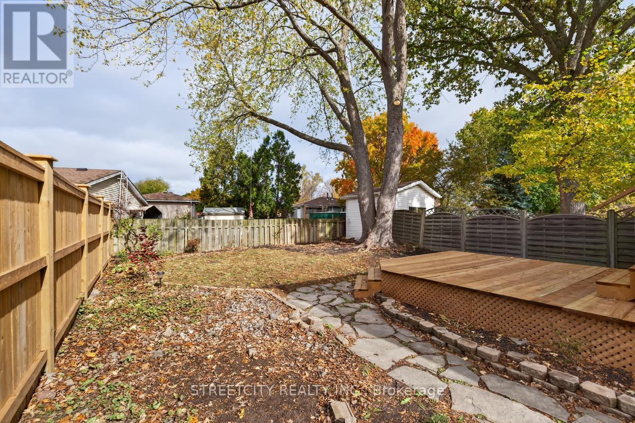 1128 Overlea Crescent, Sarnia, Ontario  N7S 4E4 - Photo 31 - X12480411