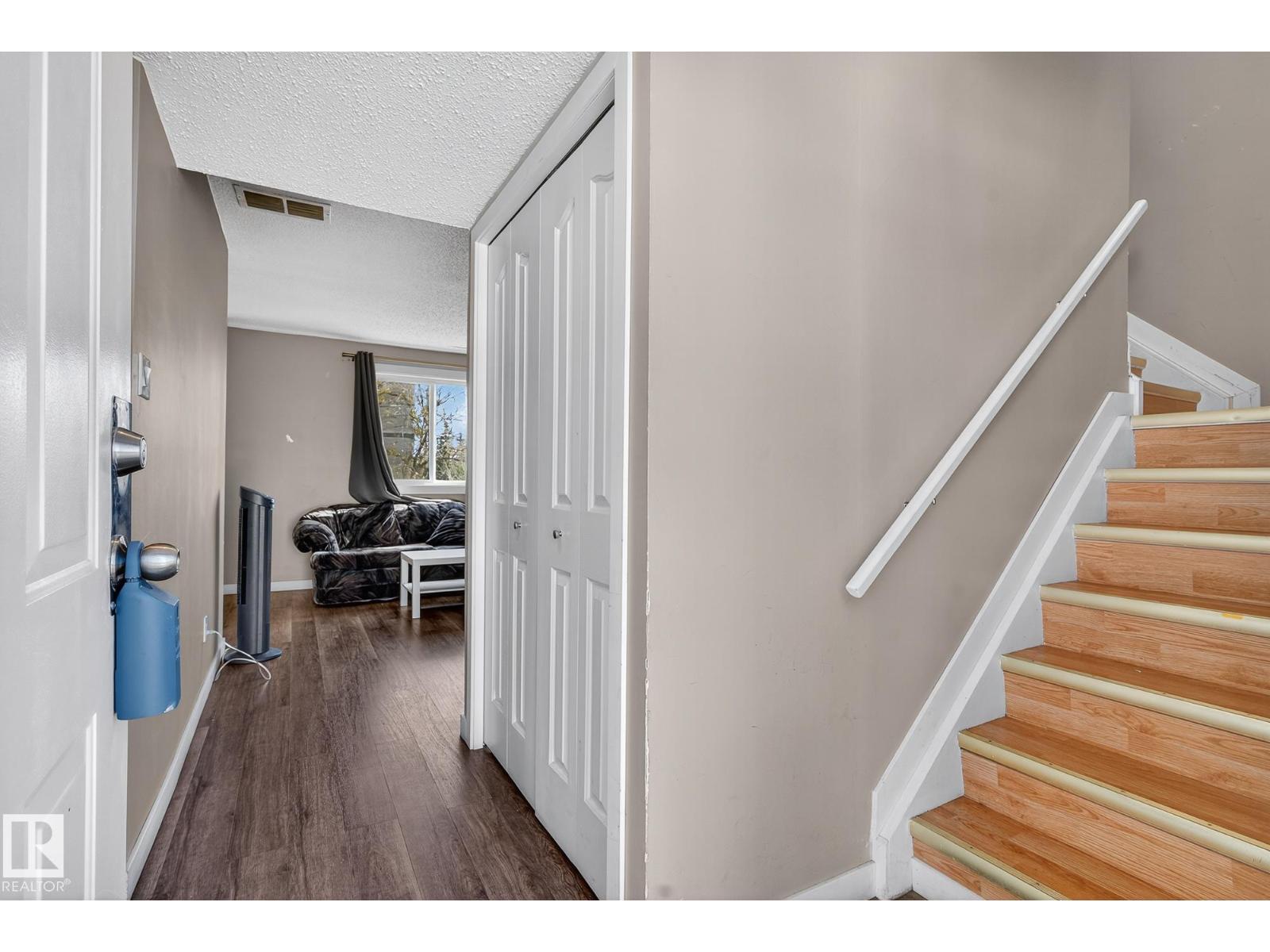 1474 Lakewood Rd W Nw, Edmonton, Alberta  T6K 3M2 - Photo 3 - E4463332