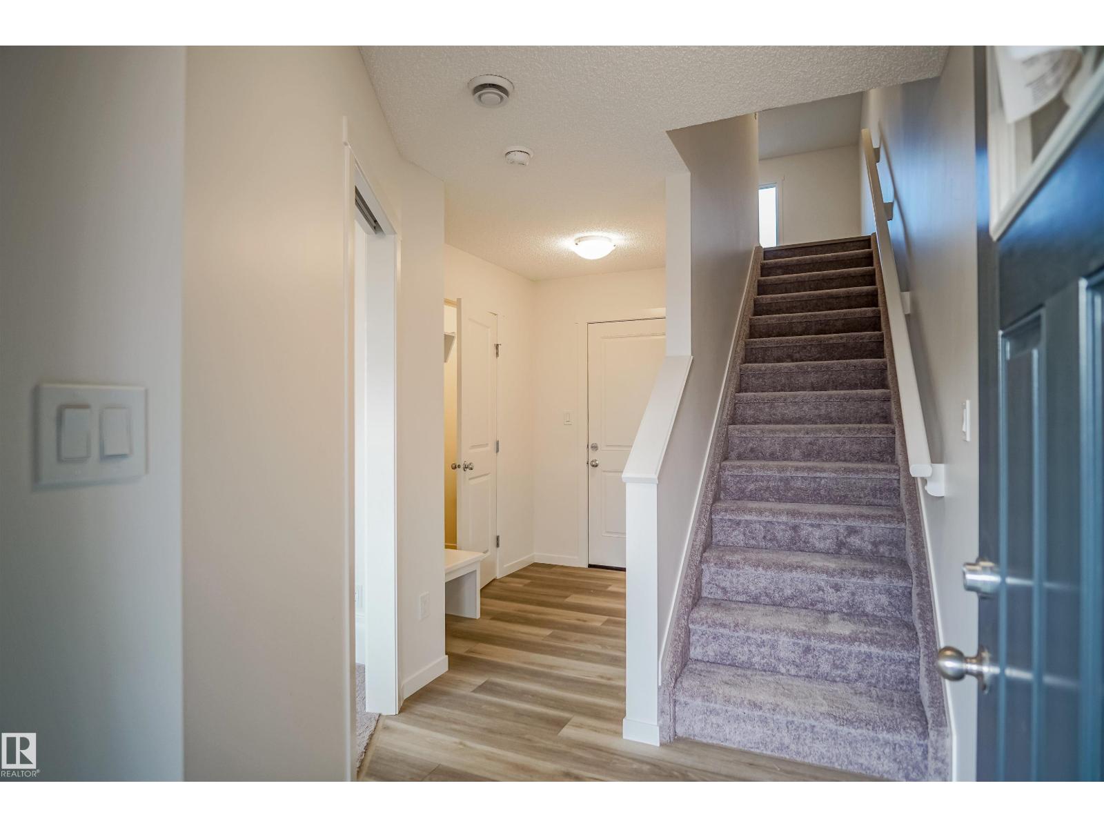 523 Aster Dr Nw, Edmonton, Alberta  T6T 2N8 - Photo 2 - E4463335