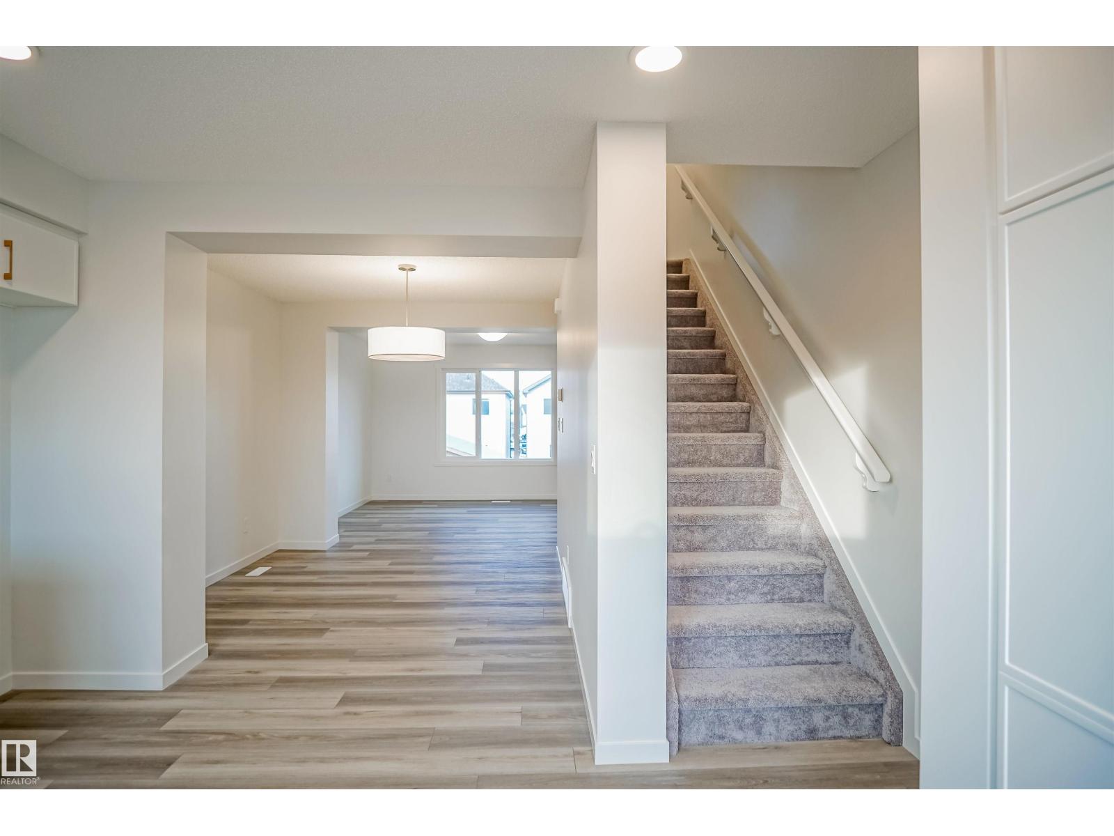 523 Aster Dr Nw, Edmonton, Alberta  T6T 2N8 - Photo 4 - E4463335