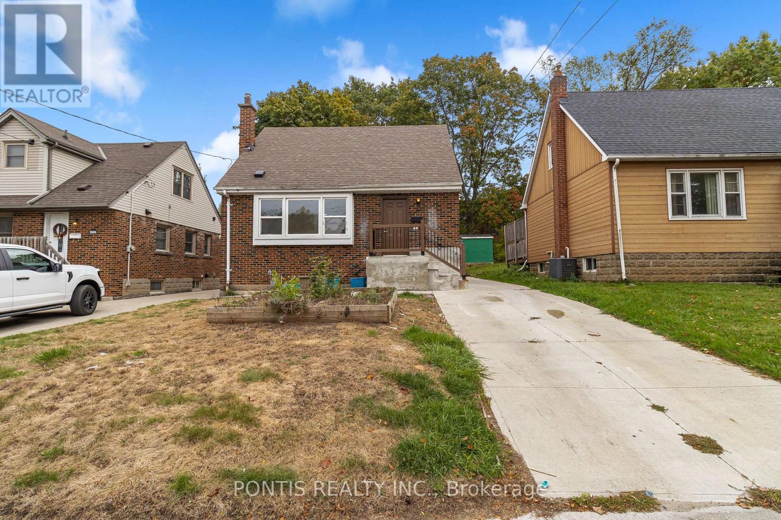 207 BOWMAN STREET, Hamilton, Ontario