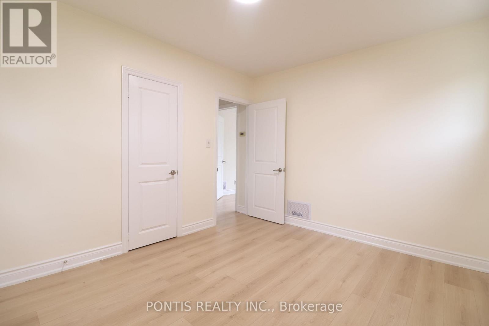 207 Bowman Street, Hamilton, Ontario  L8S 2T9 - Photo 12 - X12480055