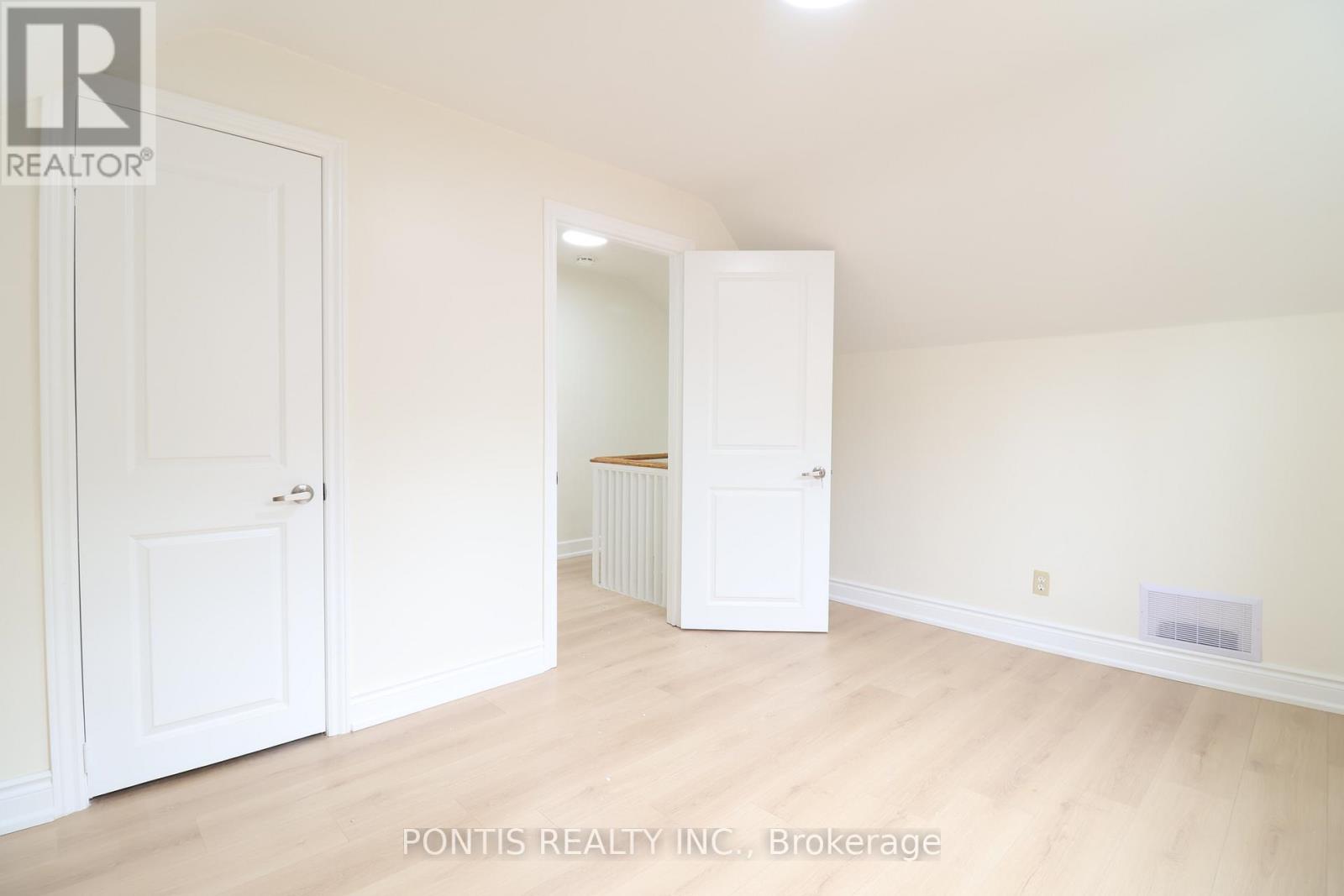 207 Bowman Street, Hamilton, Ontario  L8S 2T9 - Photo 16 - X12480055