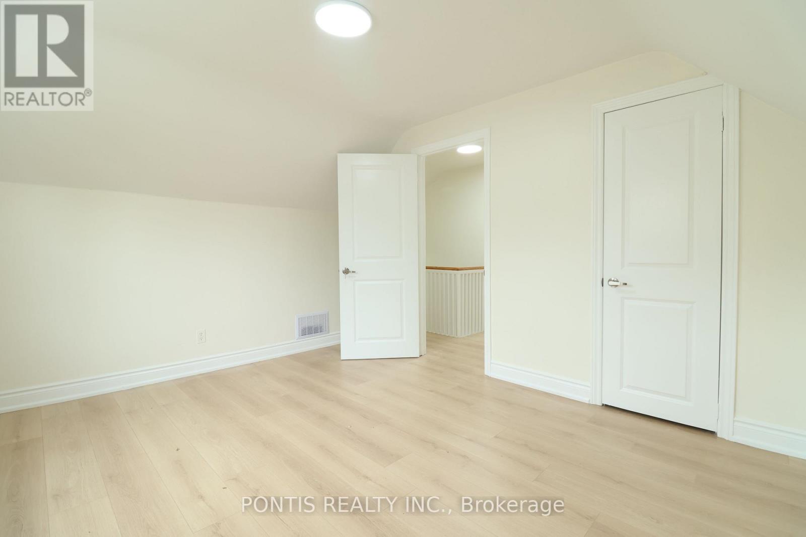 207 Bowman Street, Hamilton, Ontario  L8S 2T9 - Photo 18 - X12480055