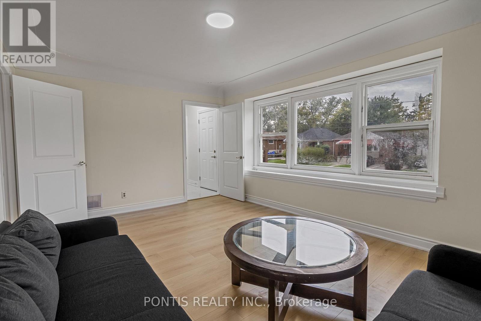 207 Bowman Street, Hamilton, Ontario  L8S 2T9 - Photo 3 - X12480055