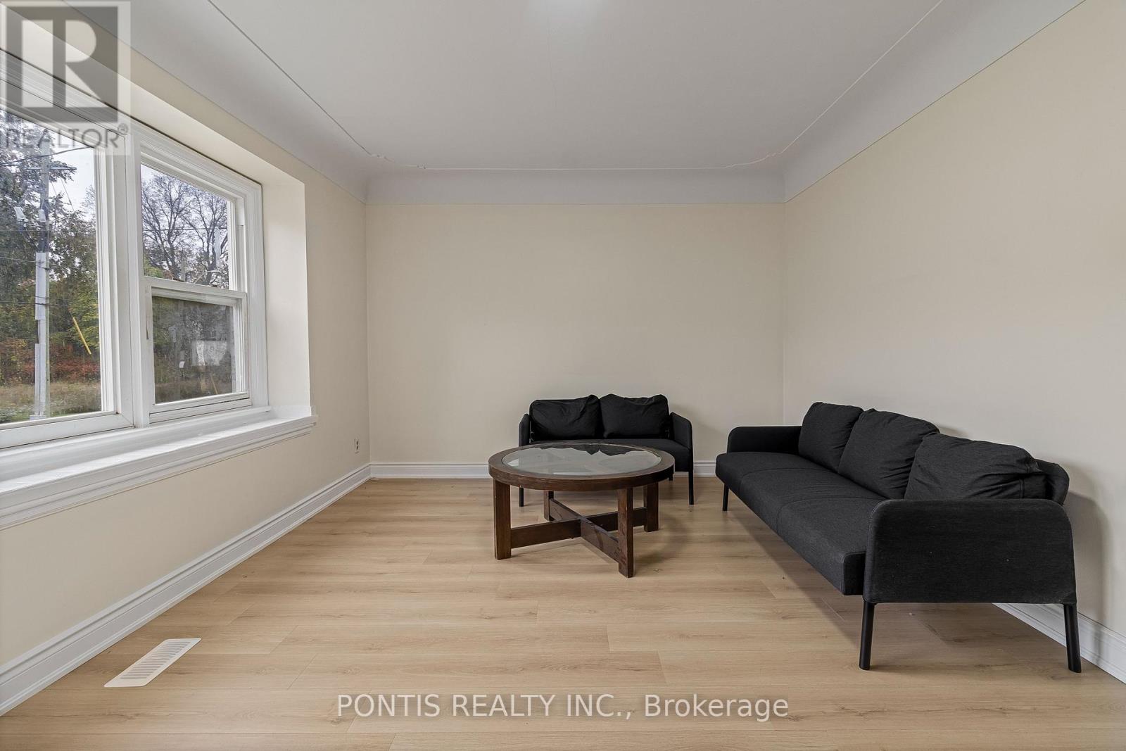 207 Bowman Street, Hamilton, Ontario  L8S 2T9 - Photo 4 - X12480055