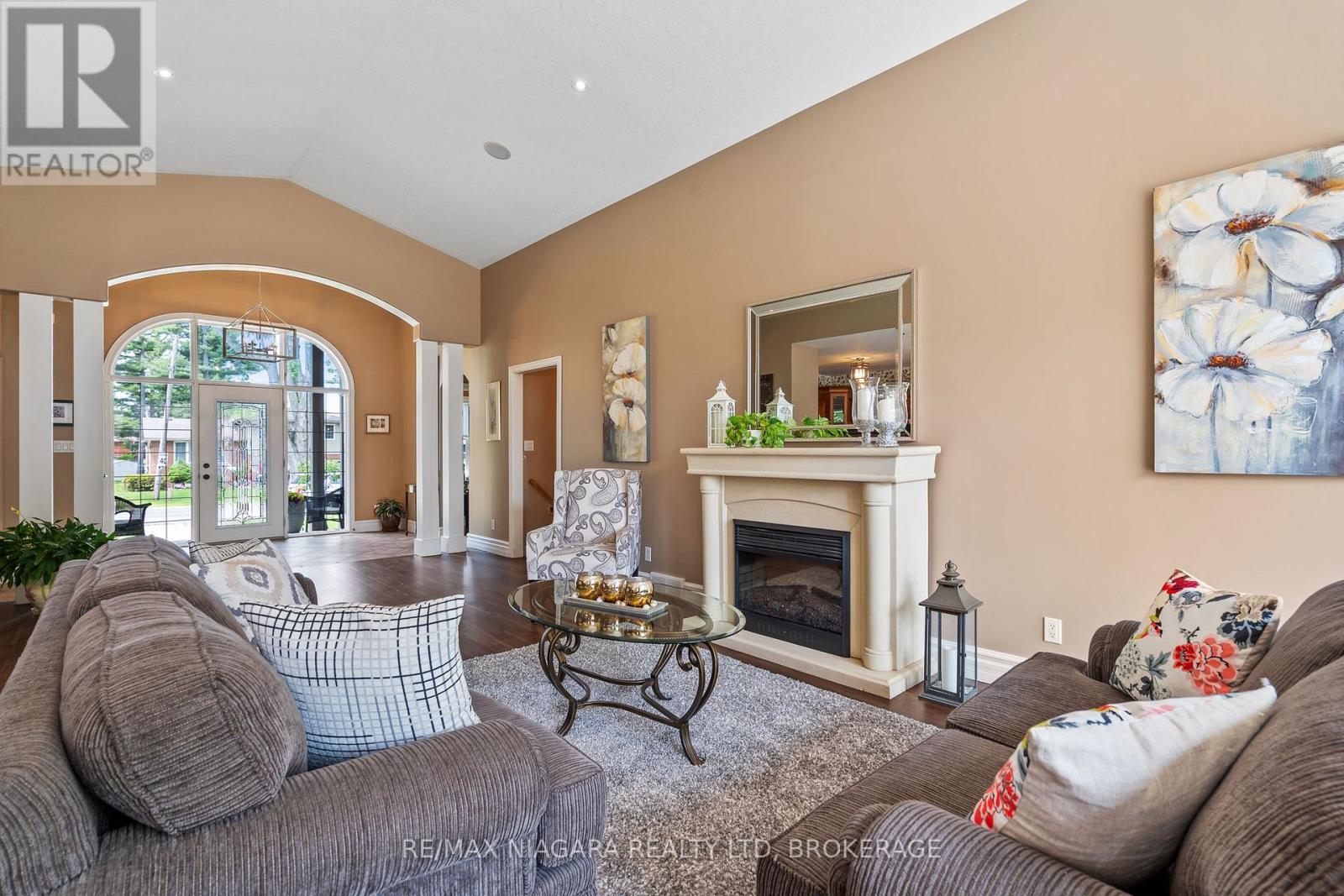 47 Rosemount Avenue, Port Colborne, Ontario  L3K 5P8 - Photo 11 - X12480273