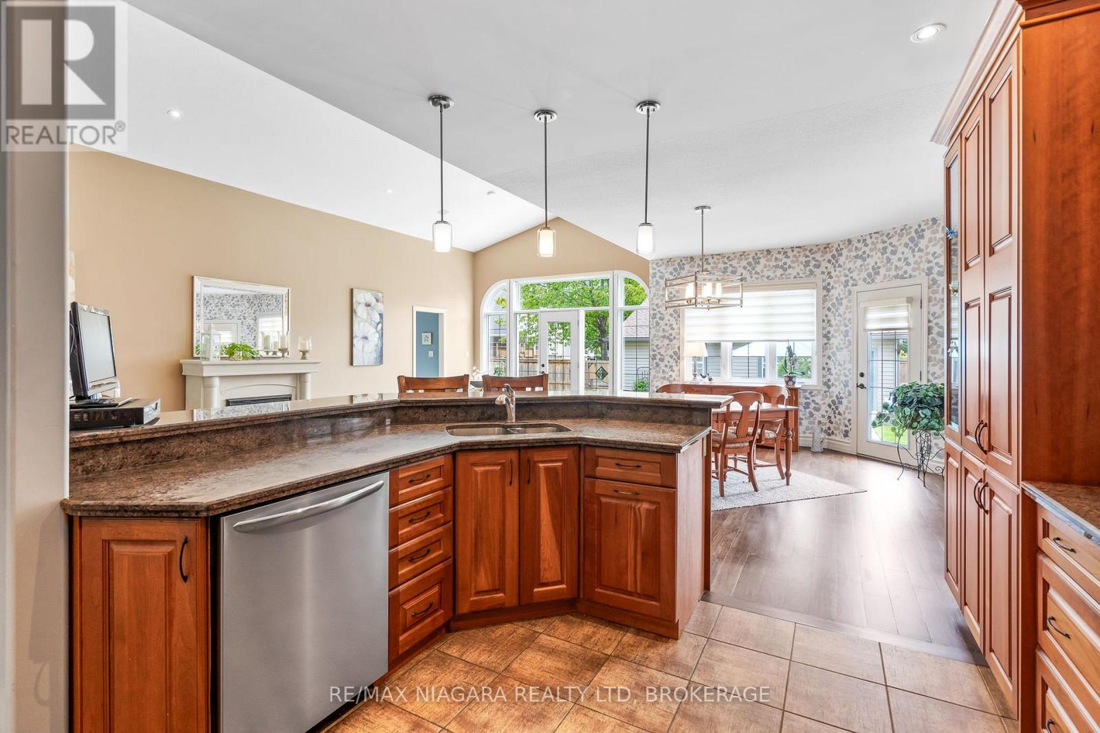 47 Rosemount Avenue, Port Colborne, Ontario  L3K 5P8 - Photo 17 - X12480273