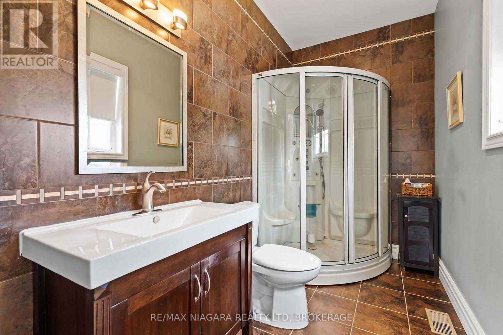 47 Rosemount Avenue, Port Colborne, Ontario  L3K 5P8 - Photo 21 - X12480273