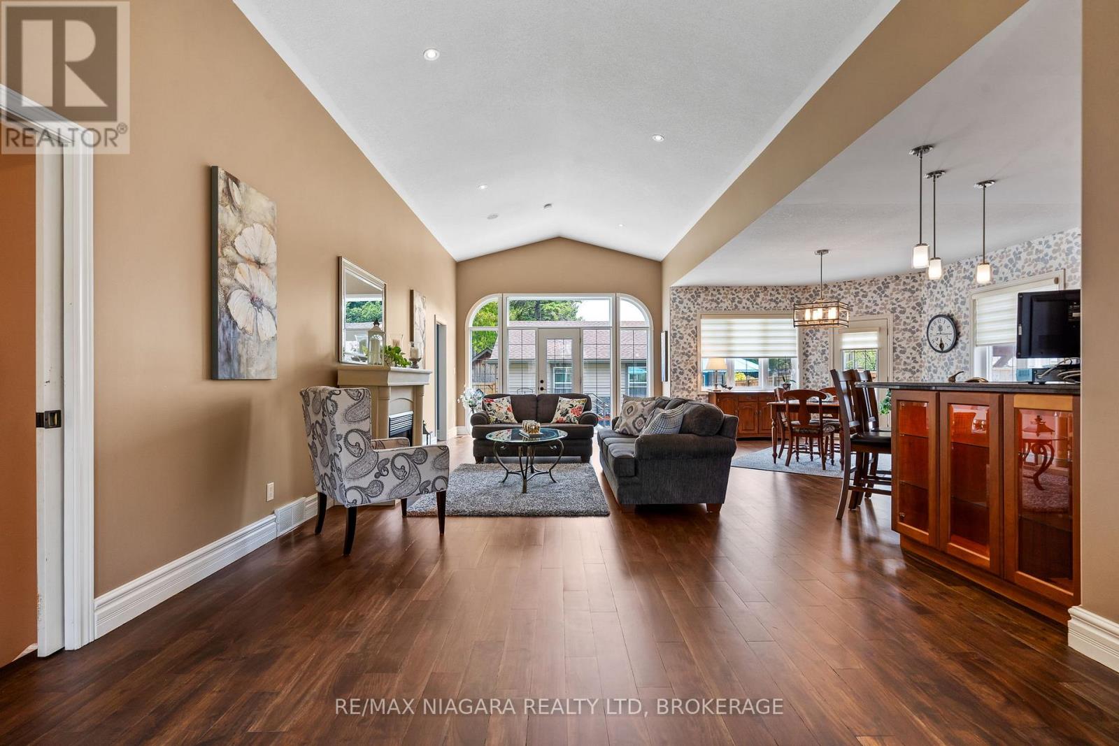 47 Rosemount Avenue, Port Colborne, Ontario  L3K 5P8 - Photo 9 - X12480273