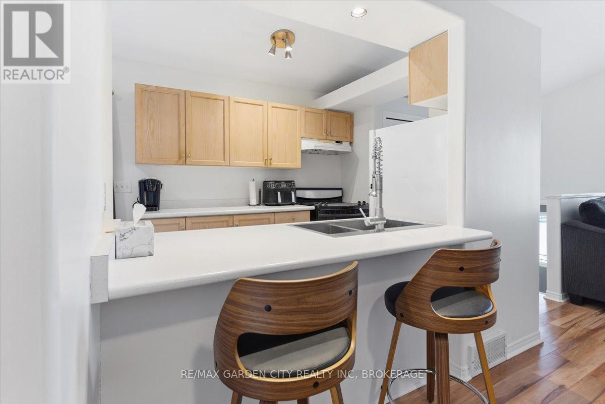 4 Fox Trail Drive, St. Catharines (Rykert/vansickle), Ontario  L2S 3T7 - Photo 10 - X12480311