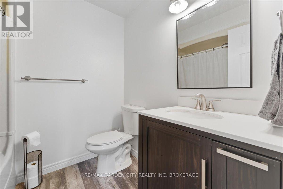 4 Fox Trail Drive, St. Catharines (Rykert/vansickle), Ontario  L2S 3T7 - Photo 18 - X12480311