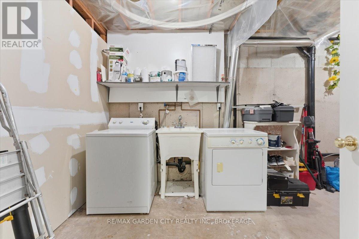 4 Fox Trail Drive, St. Catharines (Rykert/vansickle), Ontario  L2S 3T7 - Photo 25 - X12480311