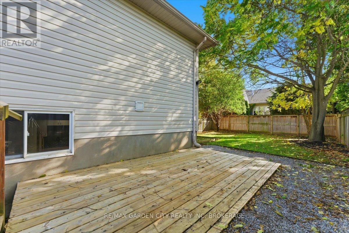 4 Fox Trail Drive, St. Catharines (Rykert/vansickle), Ontario  L2S 3T7 - Photo 27 - X12480311