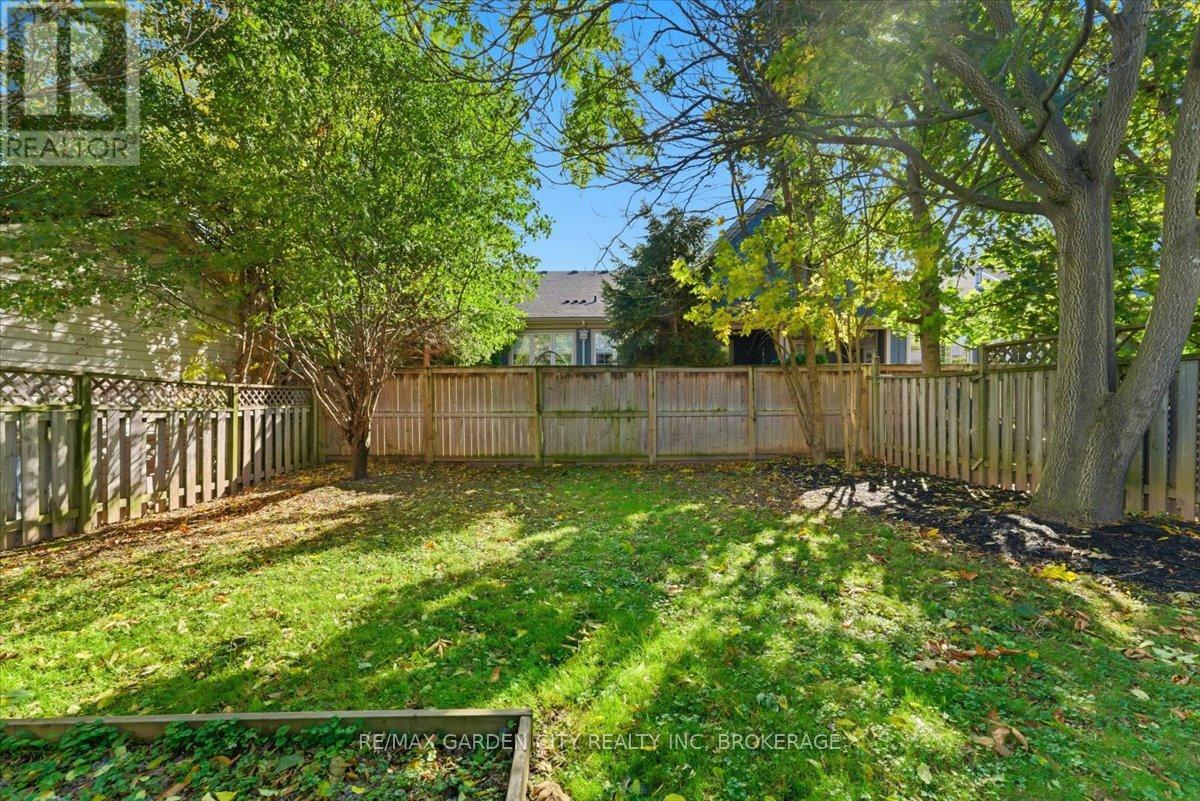 4 Fox Trail Drive, St. Catharines (Rykert/vansickle), Ontario  L2S 3T7 - Photo 32 - X12480311