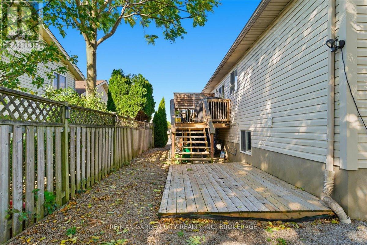 4 Fox Trail Drive, St. Catharines (Rykert/vansickle), Ontario  L2S 3T7 - Photo 34 - X12480311