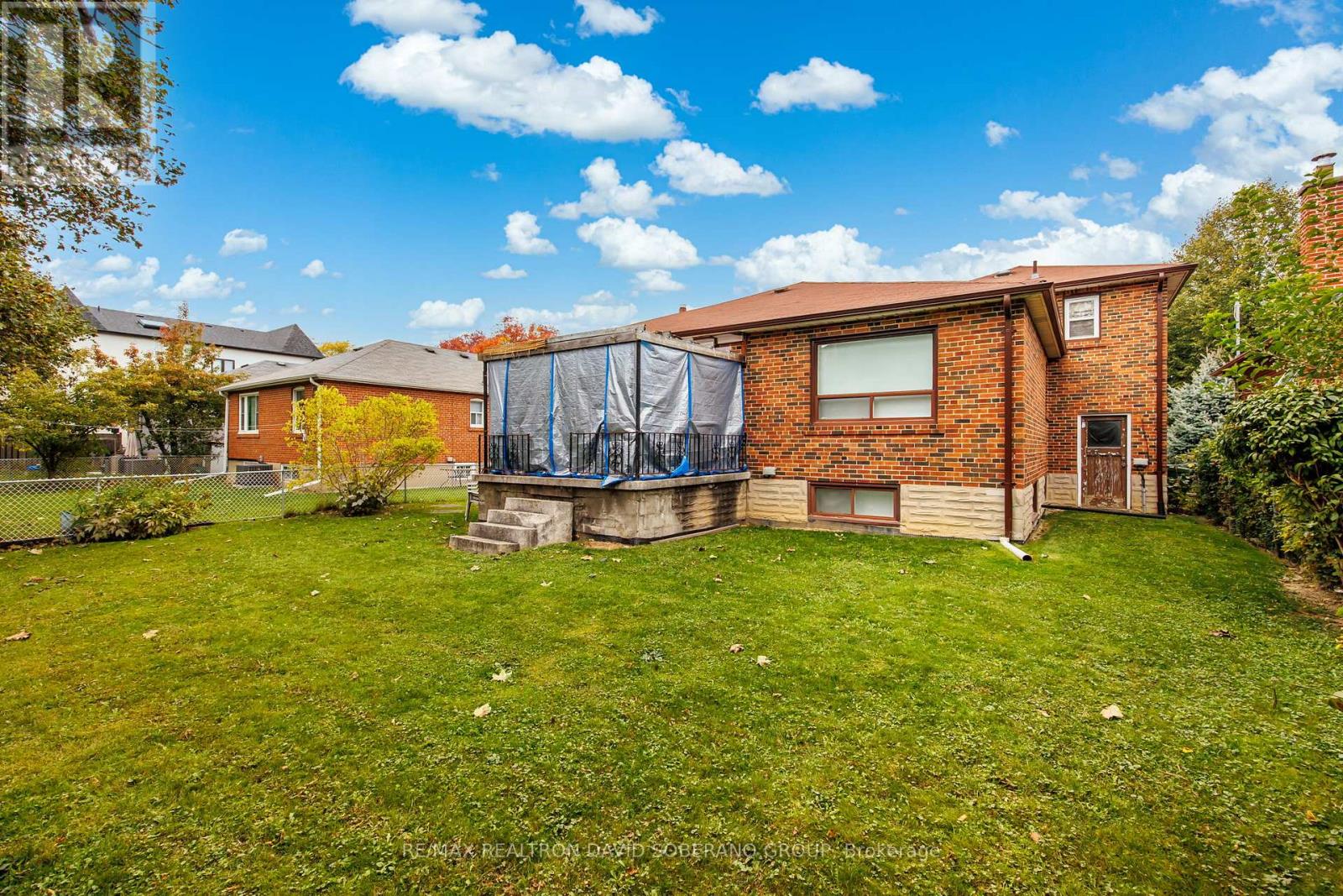 89 Allingham Gardens, Toronto, Ontario  M3H 1X9 - Photo 32 - C12472357