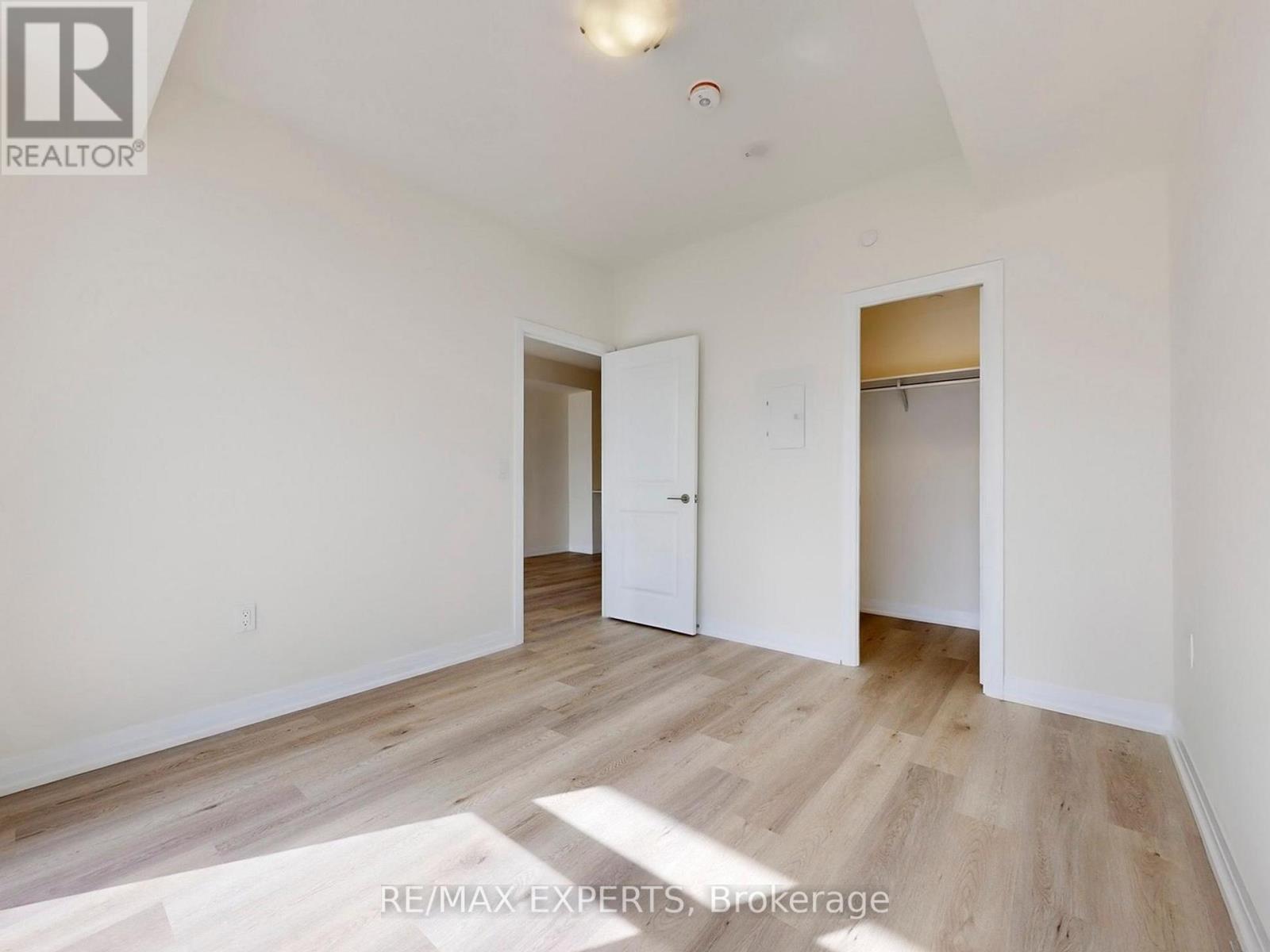 307 - 15 Watergarden Drive, Mississauga, Ontario  L5R 0H4 - Photo 14 - W12473998