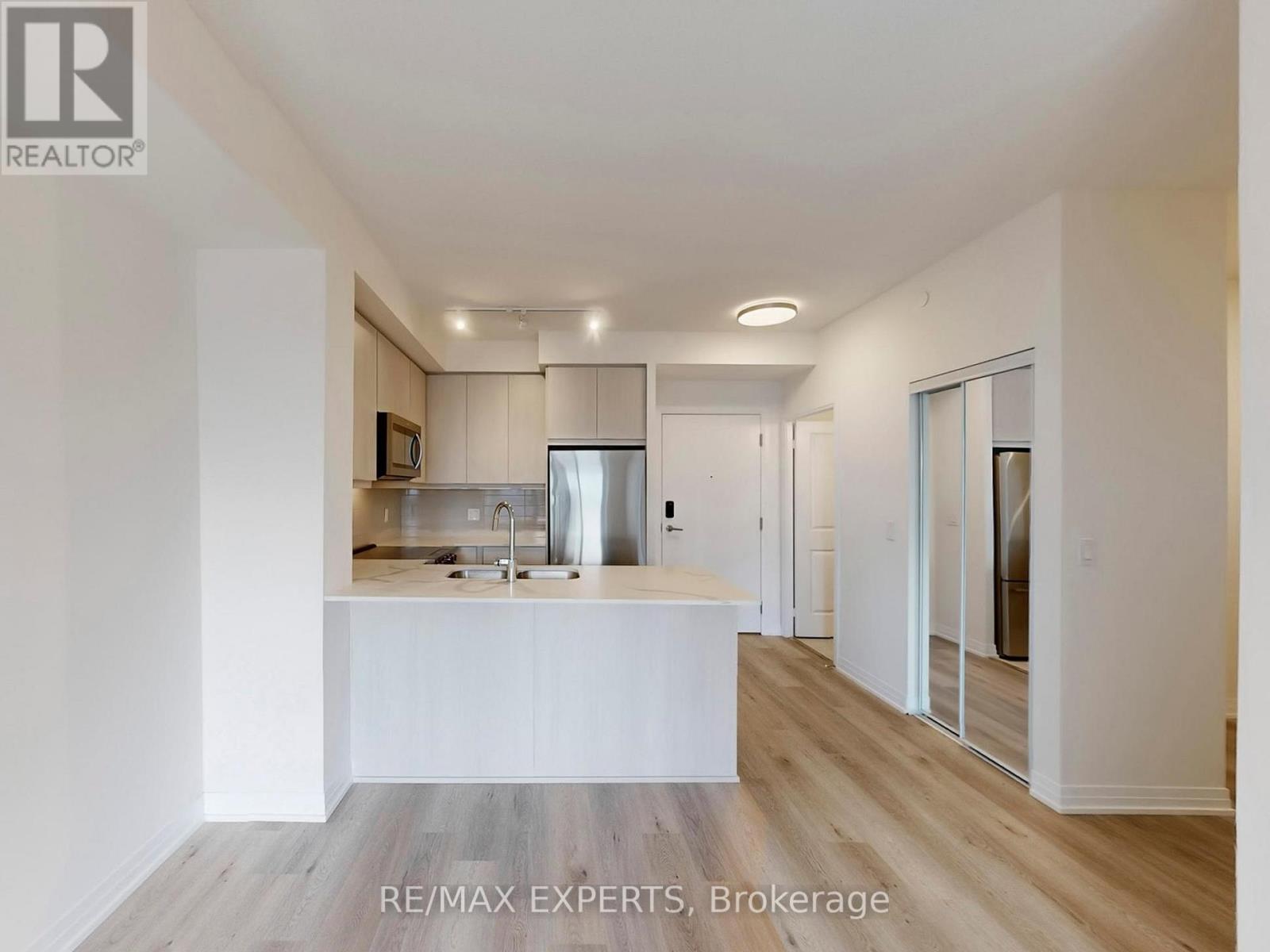 307 - 15 Watergarden Drive, Mississauga, Ontario  L5R 0H4 - Photo 7 - W12473998