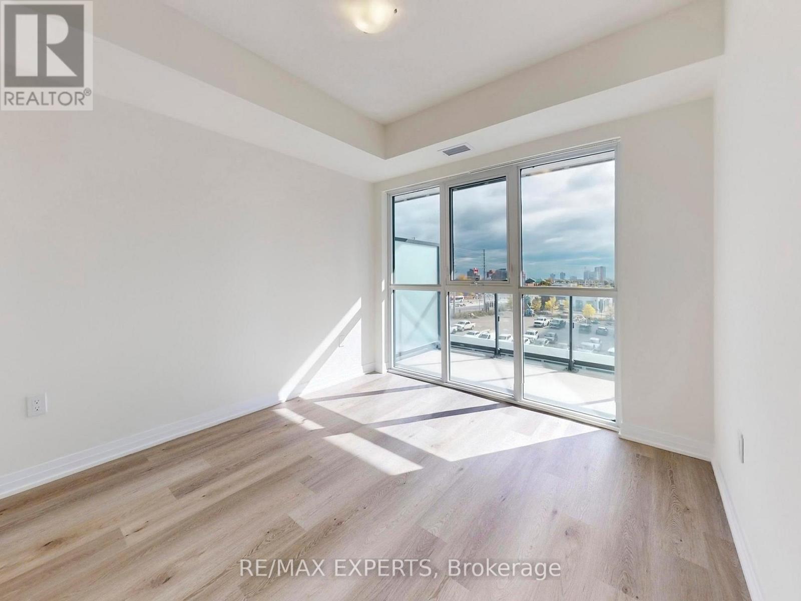 307 - 15 Watergarden Drive, Mississauga, Ontario  L5R 0H4 - Photo 11 - W12473998