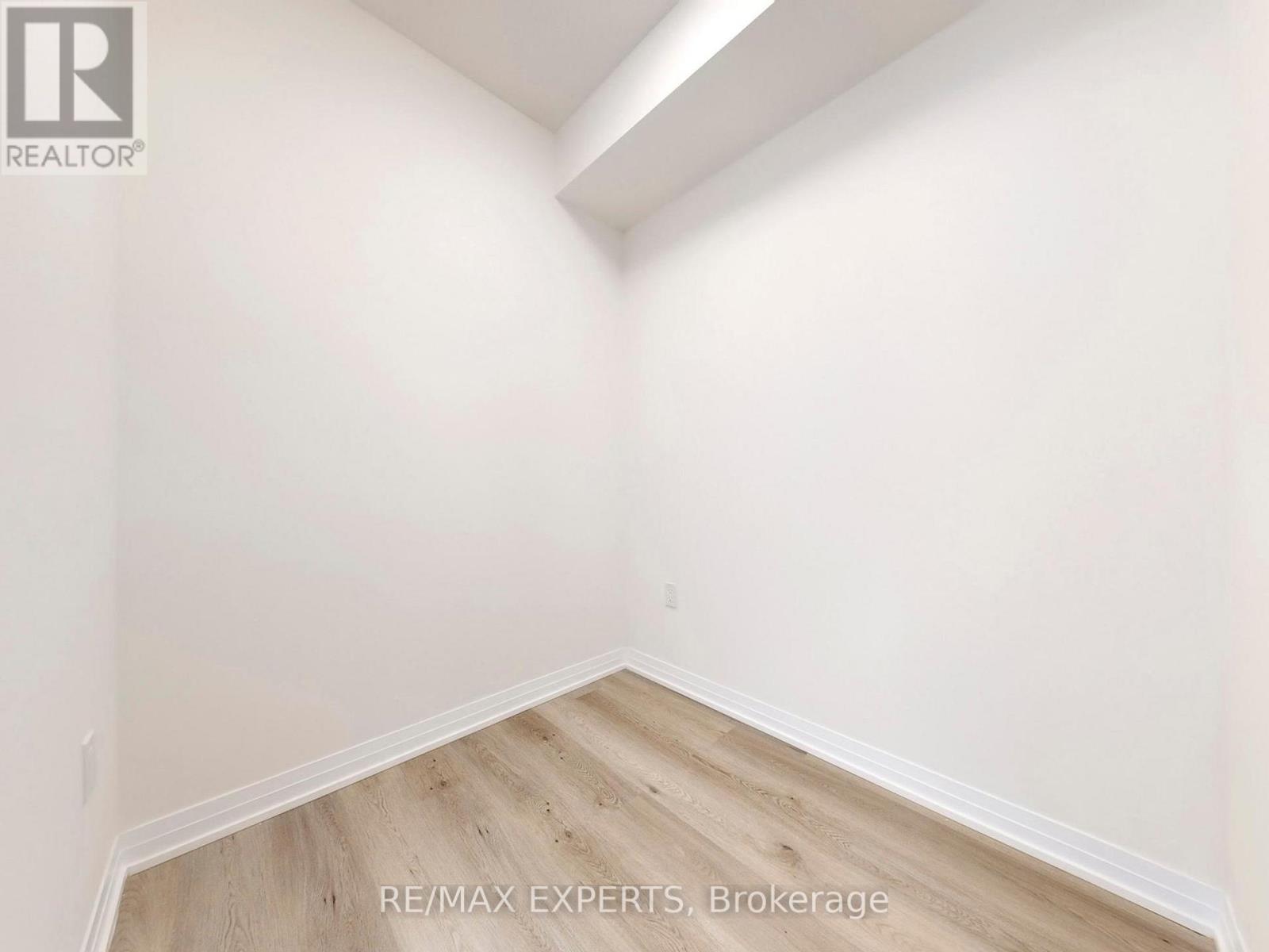 307 - 15 Watergarden Drive, Mississauga, Ontario  L5R 0H4 - Photo 15 - W12473998