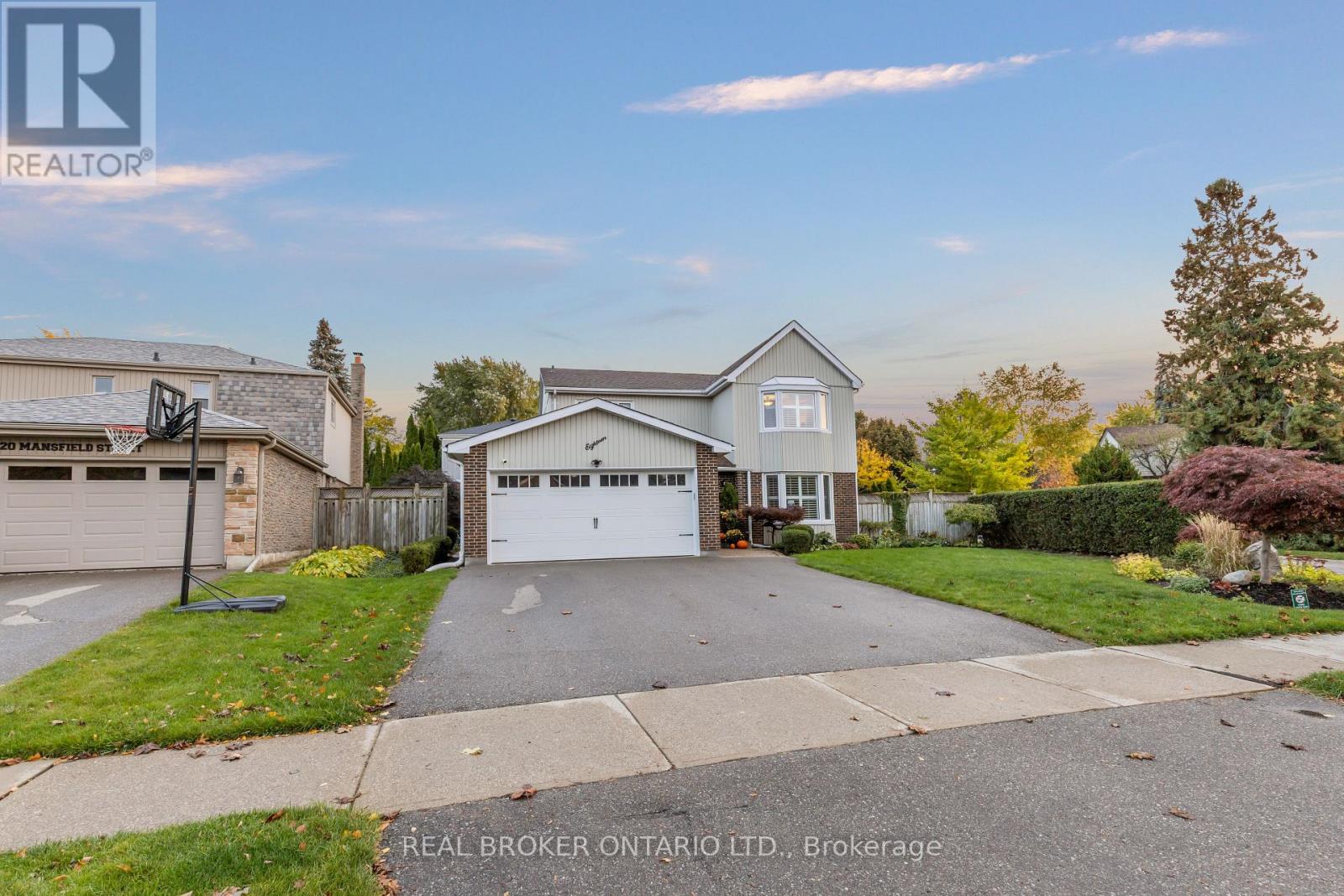 18 Mansfield Street, Brampton (Central Park), Ontario  L6S 2Y4 - Photo 2 - W12480188