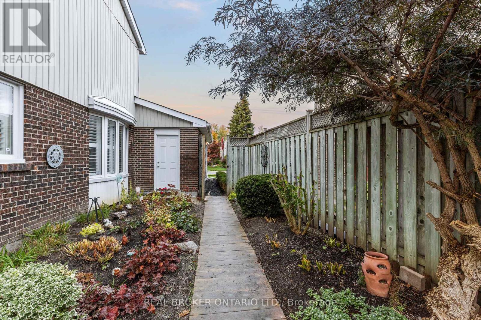 18 Mansfield Street, Brampton (Central Park), Ontario  L6S 2Y4 - Photo 45 - W12480188